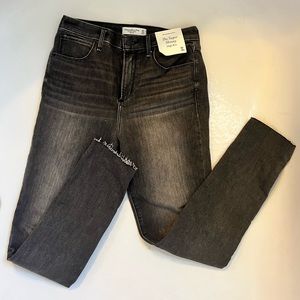 *NWT* sz 30 Abercrombie Super Skinny HighRise Jean